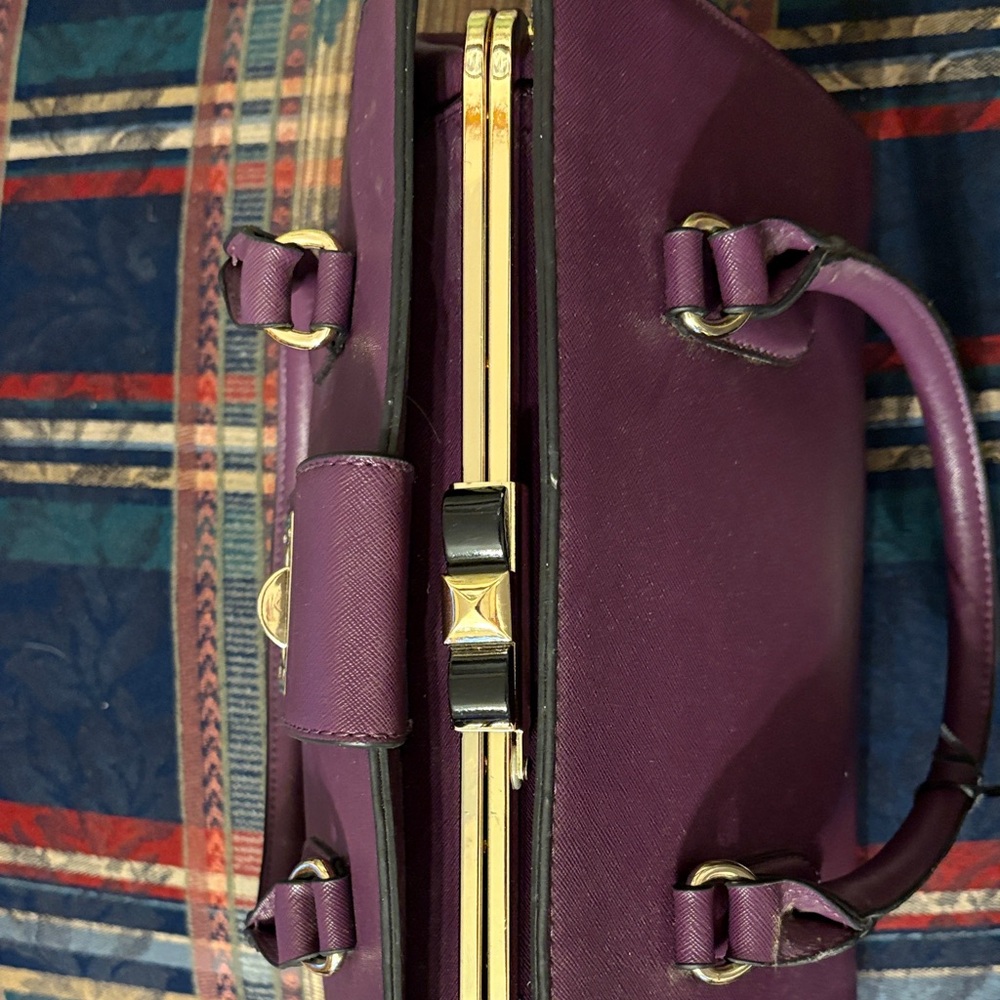 Elegant Purple Handbag - Picture 2 of 3